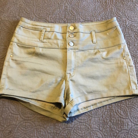 🔥SOLD🔥High Waisted Olive Green Shorts - Picture 1 of 5